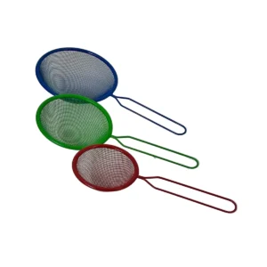 Set 3 Strecurători Metalice cu Mâner – Diferite Dimensiuni, Ideal pentru Cernut, Scurgere și Strecurare, Disponibil în Mai Multe Culori